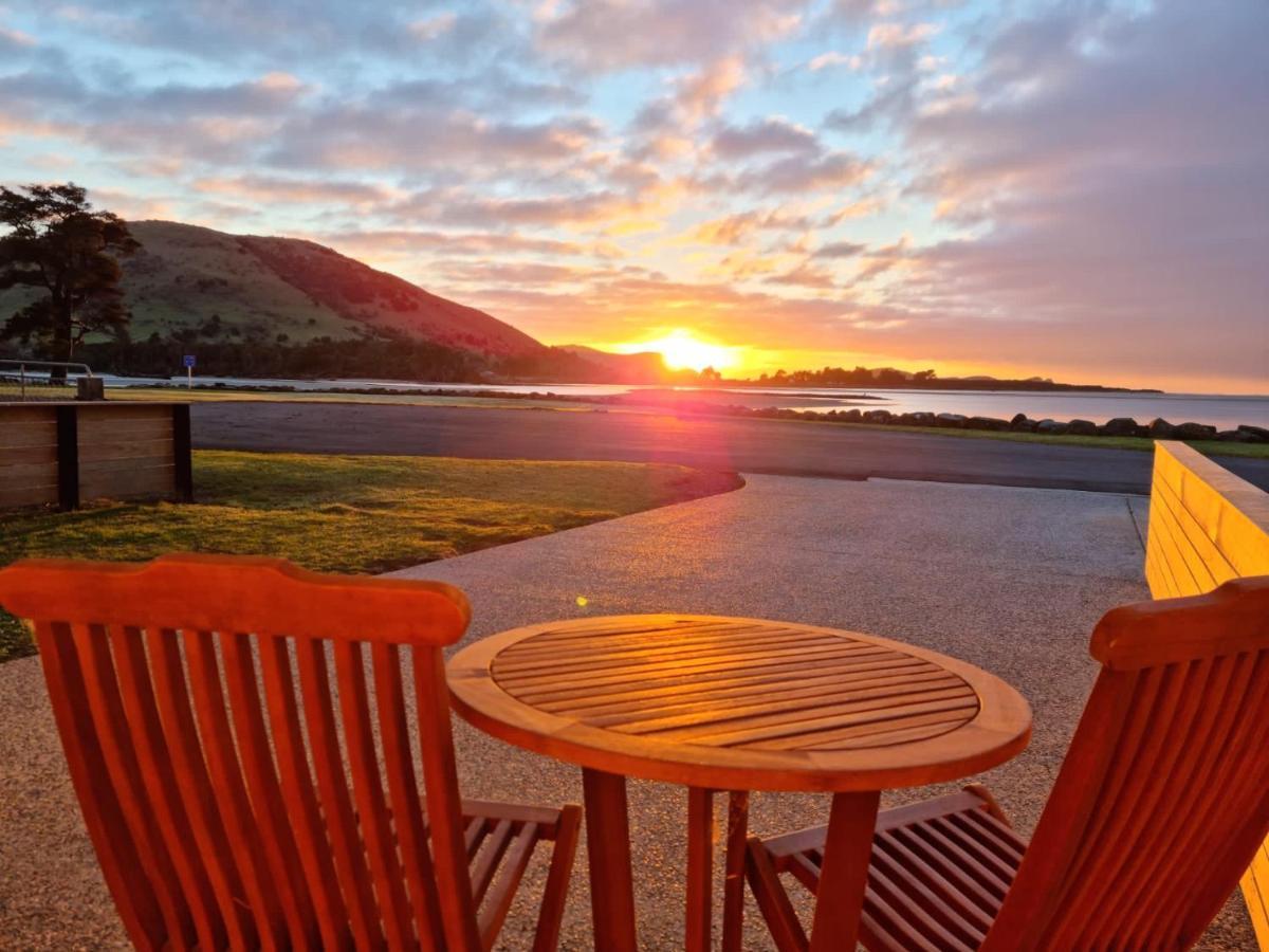 Pounawea Waterfront Motels Exterior photo