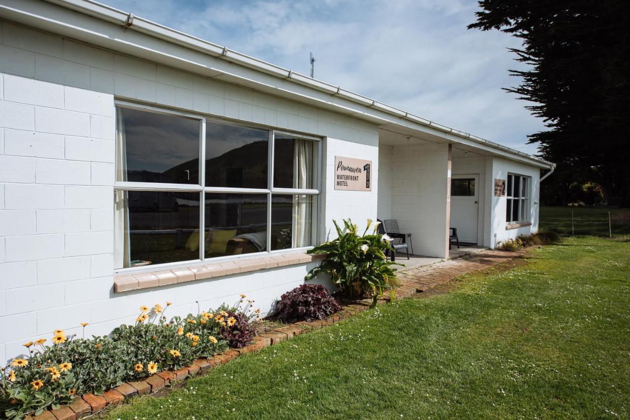 Pounawea Waterfront Motels Exterior photo