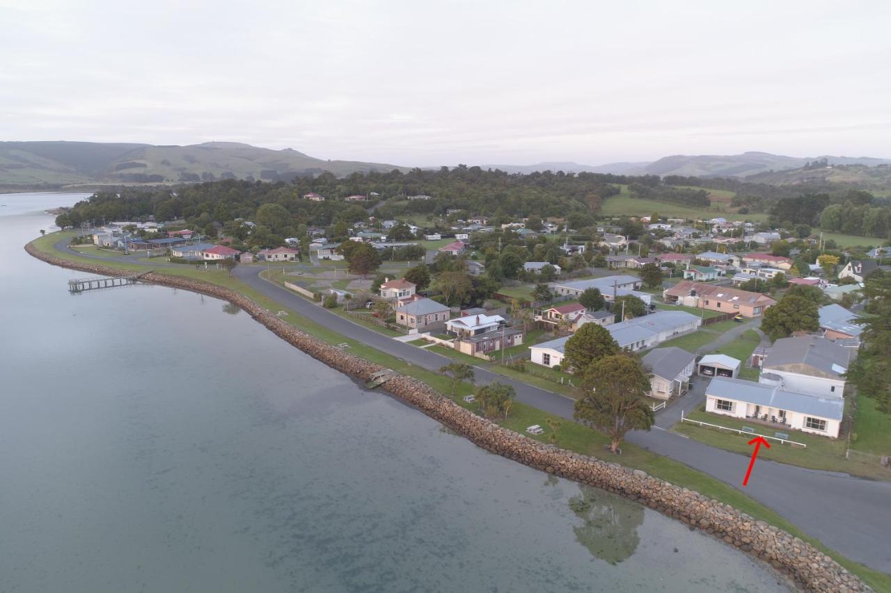 Pounawea Waterfront Motels Exterior photo