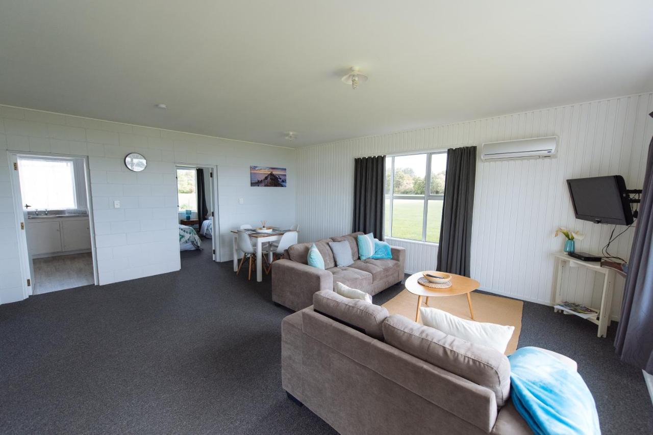 Pounawea Waterfront Motels Exterior photo